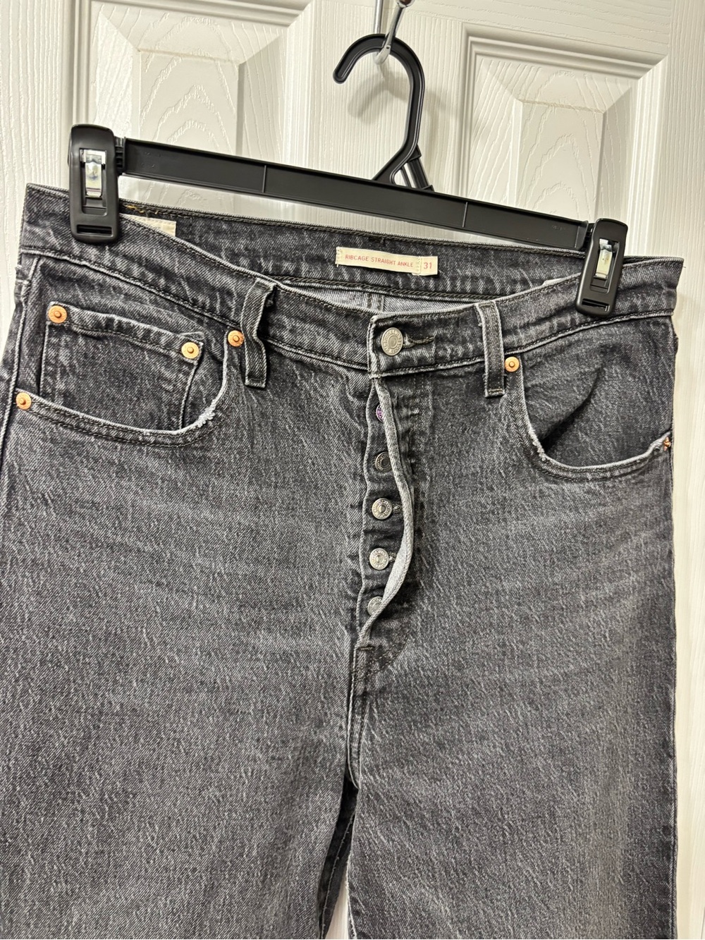 Levi’s Button Fly Ribcage Straight Ankle Black Wash Women’s Size 31 - Picture 6 of 9